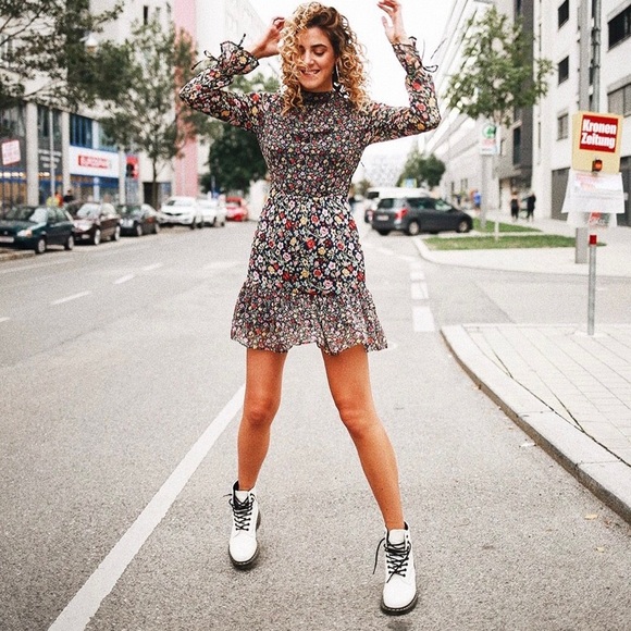 SOLD 🚨 Dr. Martens Leather Lace Up Boots - Picture 13 of 15